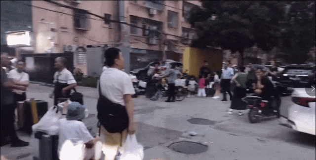 深圳一小区房屋沉降、墙体开裂，居民已撤出，官方：正在调查