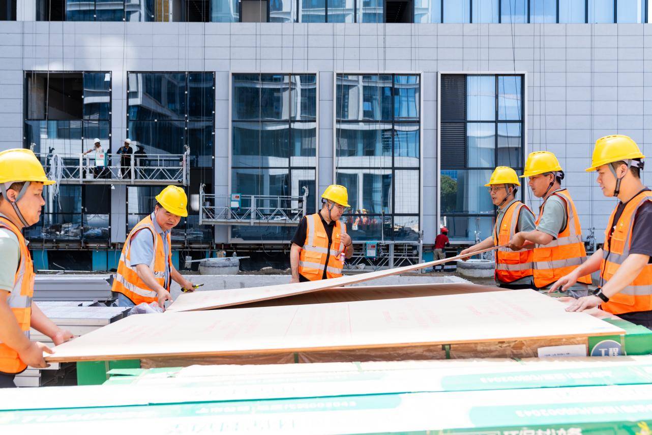 兔宝宝代理商邹铭杰:技术优势+阳光透明监督 树立行业“安全标杆”