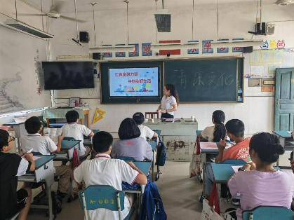 琴音润童心 阳光暖乡土 ——阳光人寿浙江分公司“乐动阳光”点亮乡村美育之光