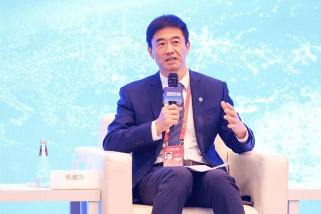 让普惠金融的阳光普照每个角落——上海银行党委书记顾建忠出席2025陆家嘴论坛发表主题演讲