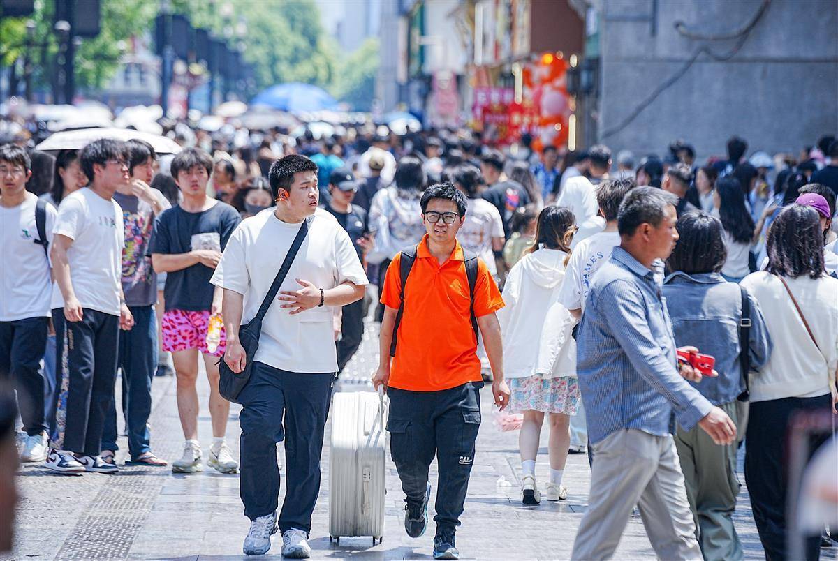 三条步行街的对话④丨专家建言：开发APP精准服务游客，用一部手机玩转步行街