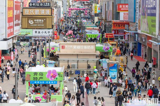 “打卡”台东步行街