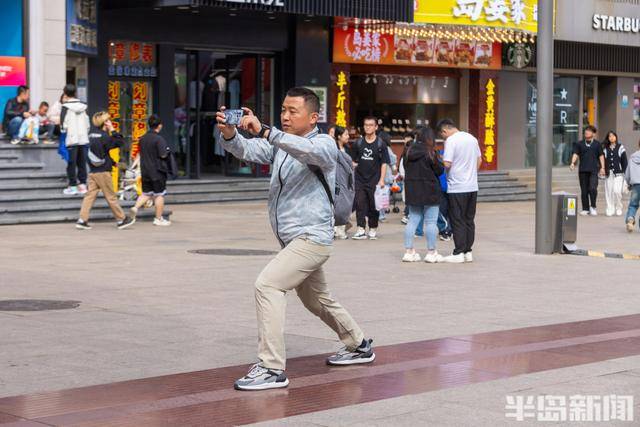 “打卡”台东步行街