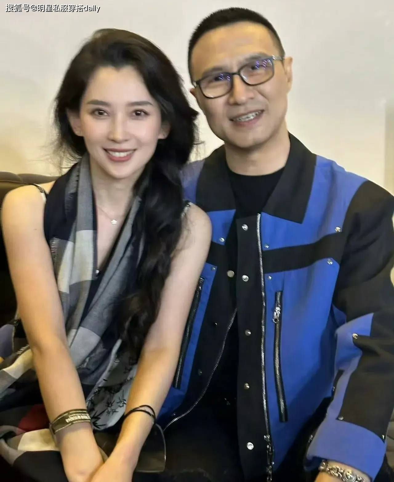 汪峰晒与森林北合照后,被偶遇一起牵手逛街,力破与宁静的绯闻!