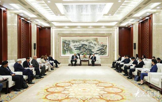 林武会见古巴客人