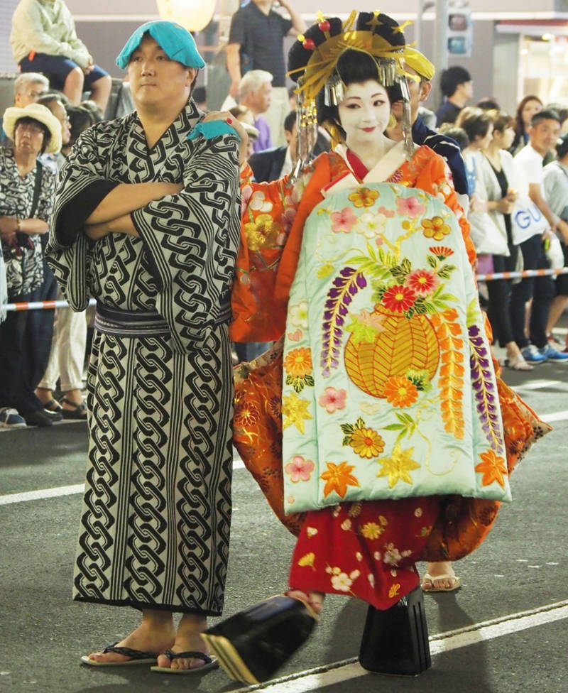 日本花魁：地位比客人还要尊贵，有权力拒绝客人，但28岁必须退休