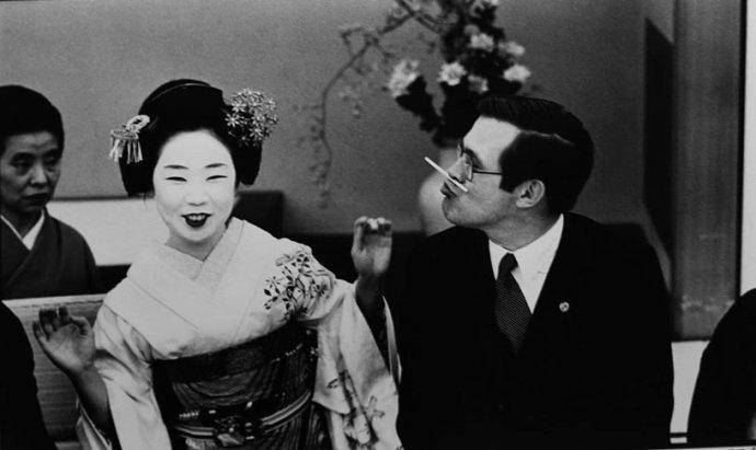 日本花魁：地位比客人还要尊贵，有权力拒绝客人，但28岁必须退休