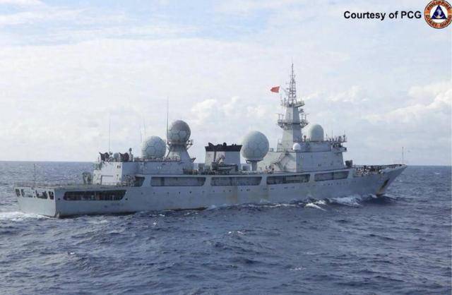 面对菲海警的驱逐,中国侦察船不语,舰载机起飞,直接4个字定性