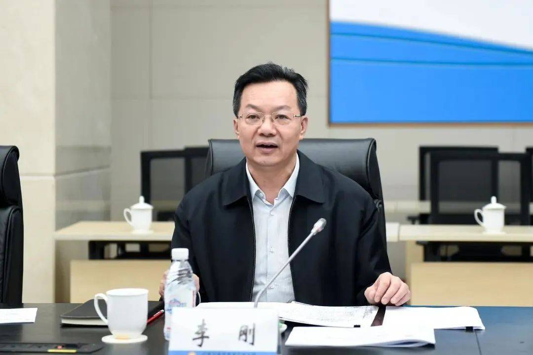 李刚在县长、区长、区委书记、市委书记、副省长、省委组织部部长等职务上,非法收受他人财物,数额特别巨大