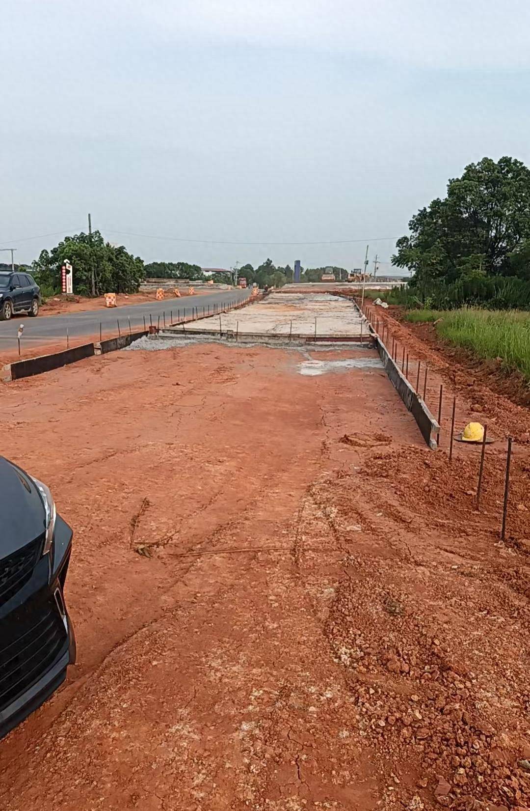 南昌一工人工地附近如厕被误当猎物枪击身亡，家属申请工亡未果，用工单位称愿补偿25万