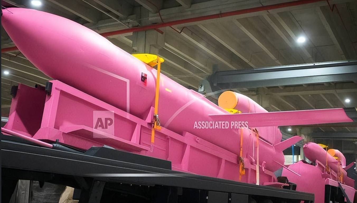 乌军捅了马蜂窝，俄罗斯被偷家，普京访华前下令，图-160升空轰炸