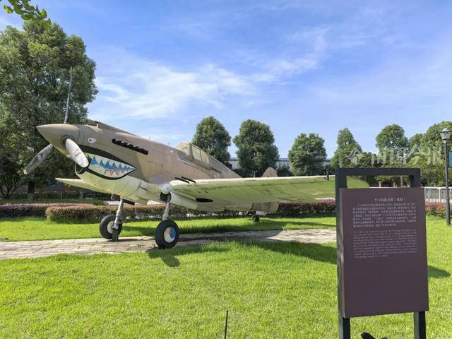 神操作!用天然溶洞停放40架飞机,这种“绝招”可能只有柳州人干得出来!