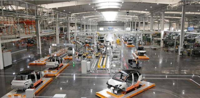 神操作!用天然溶洞停放40架飞机,这种“绝招”可能只有柳州人干得出来!