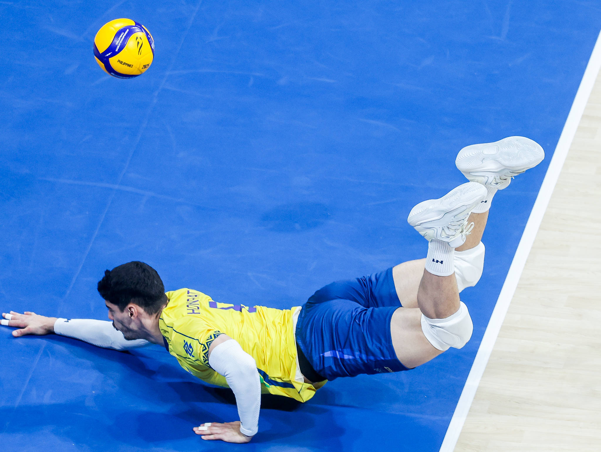 (体育)排球——男排世锦赛:中国队不敌巴西队