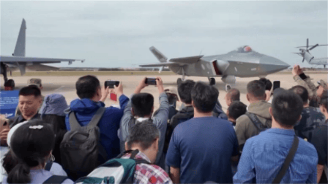 过于落后可以展示？歼20大方展示，“野兽模式”强压F35一头